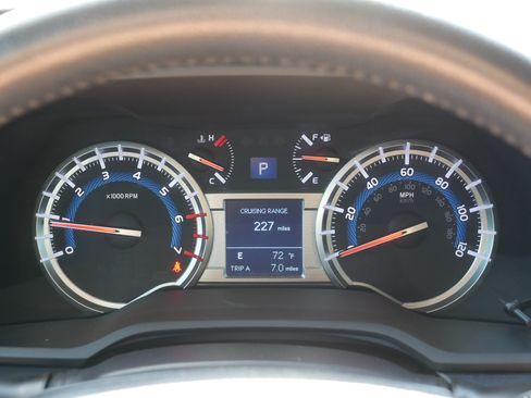 Used 2017 Toyota 4Runner TRD Off-Road Premium AWD/4WD image 21