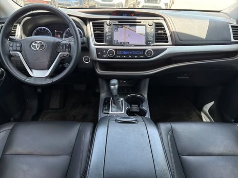 Used 2019 Toyota Highlander XLE AWD/4WD image 9