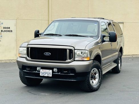 Used 2004 Ford Excursion Limited image 3