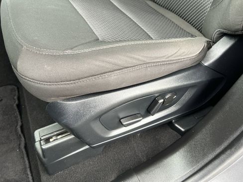 Used 2023 Ford Explorer XLT image 23