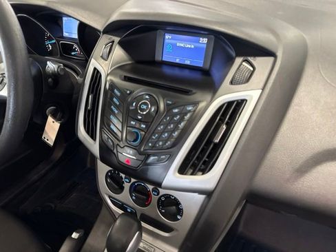 Used 2014 Ford Focus SE w/ SE Winter Package FWD image 21