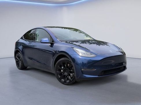 Used 2022 Tesla Model Y Long Range AWD/4WD image 2