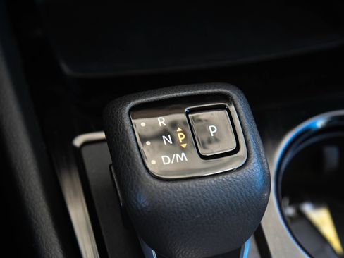 Used 2024 Nissan Rogue S FWD image 24