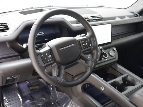 Certified 2025 Land Rover Defender 110 X-Dynamic SE AWD/4WD image 7