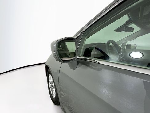 Used 2022 Chrysler Pacifica Touring-L w/ Uconnect Theater Family Group image 16