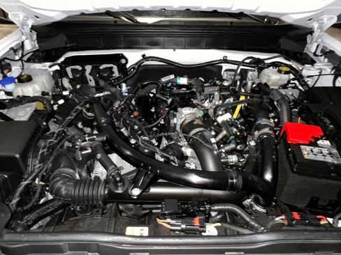 Used 2025 Ford Bronco Badlands image 9