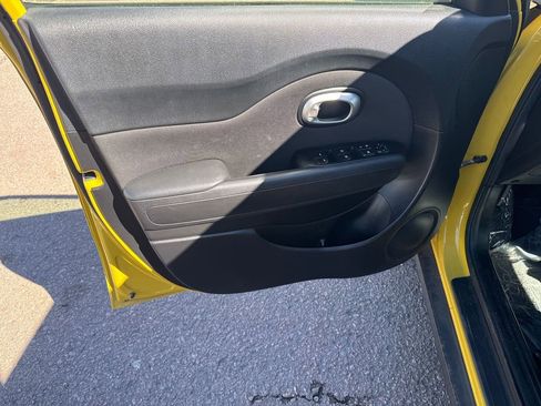Used 2014 Kia Soul + FWD image 9
