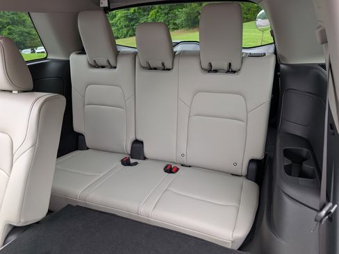Used 2025 Nissan Pathfinder SL FWD image 18