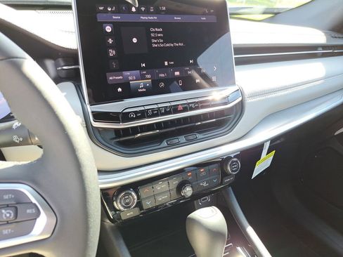 New 2026 Jeep Compass Limited image 8