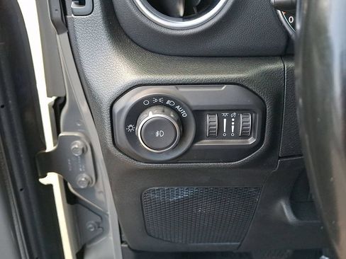 Used 2020 Jeep Wrangler Unlimited Sahara AWD/4WD image 24