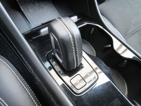 Used 2022 Volvo XC40 P8 Recharge Plus image 46