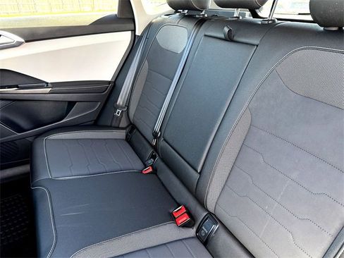 Certified 2025 Volkswagen Taos SE image 27