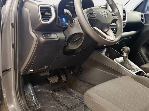 Used 2021 Hyundai Venue SE image 8