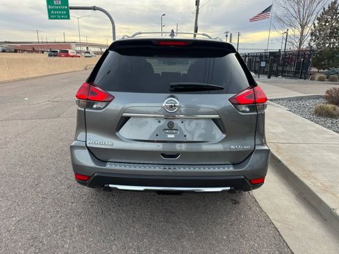 Used 2017 Nissan Rogue SV image 4