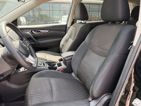 Used 2019 Nissan Rogue S w/ Special Edition Package FWD image 5