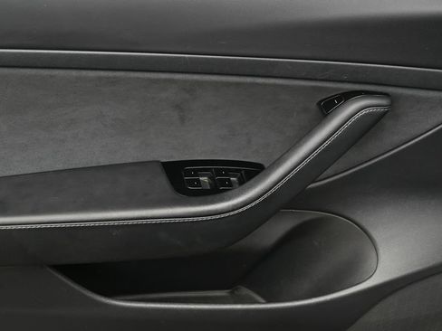 Used 2020 Tesla Model 3 Standard Range Plus RWD image 11