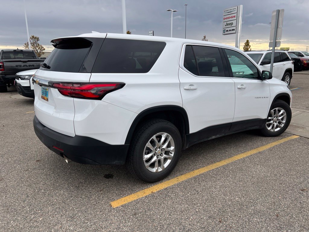 Used 2022 Chevrolet Traverse LS AWD/4WD image 2