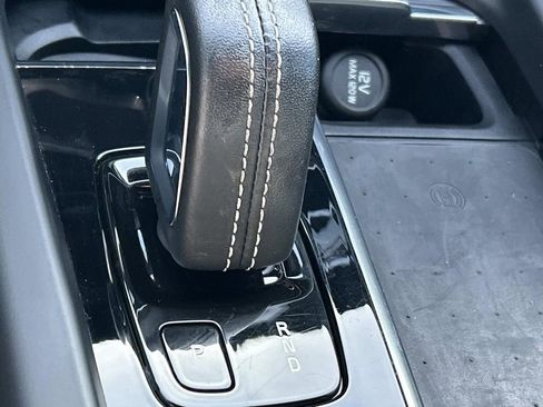 Used 2022 Volvo XC60 B6 R-Design image 33