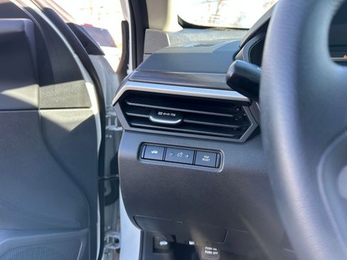 Used 2025 Nissan Altima 2.5 SV image 33