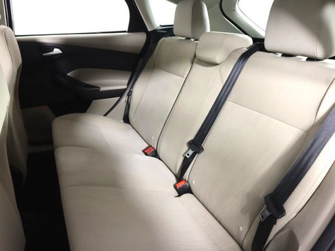 Used 2018 Ford Focus SE FWD image 28