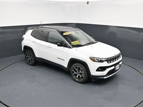 Used 2025 Jeep Compass Limited AWD/4WD image 37