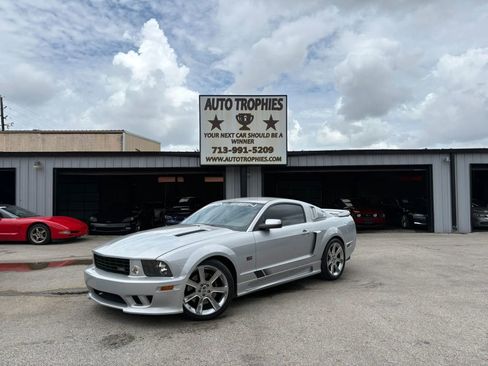 Used 2005 Ford Mustang GT RWD image 1
