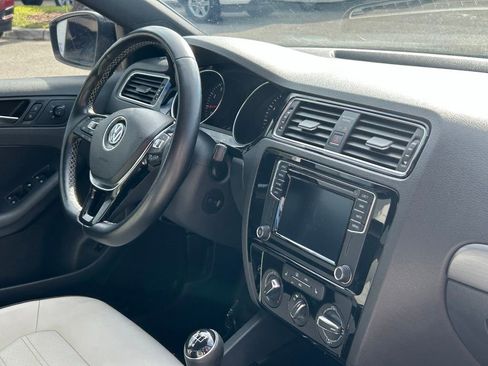 Used 2016 Volkswagen Jetta Sport FWD image 22