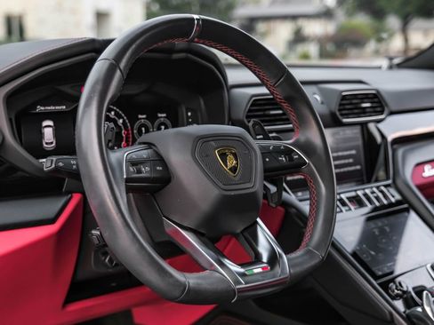 Used 2022 Lamborghini Urus image 14