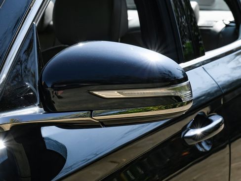 Used 2023 Genesis G70 2.0T image 41