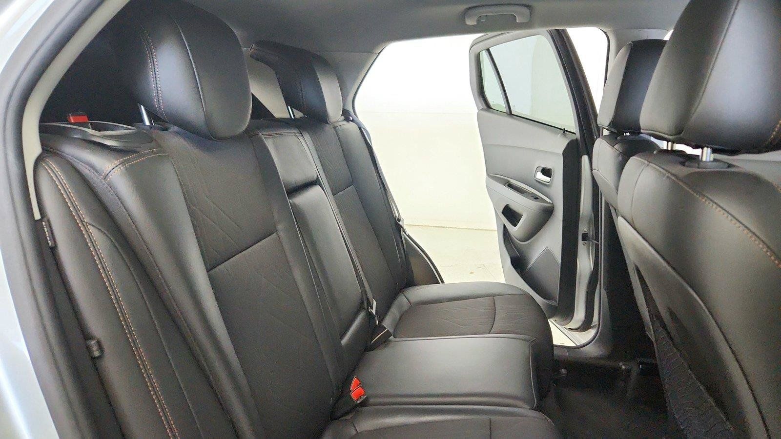 Used 2020 Chevrolet Trax LT w/ LT Convenience Package FWD image 28