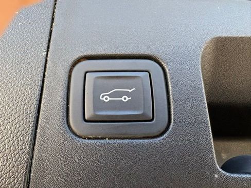 Used 2024 Cadillac XT4 Premium Luxury image 35