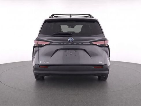Used 2025 Toyota Sienna XLE w/ XLE Plus Package AWD/4WD image 7
