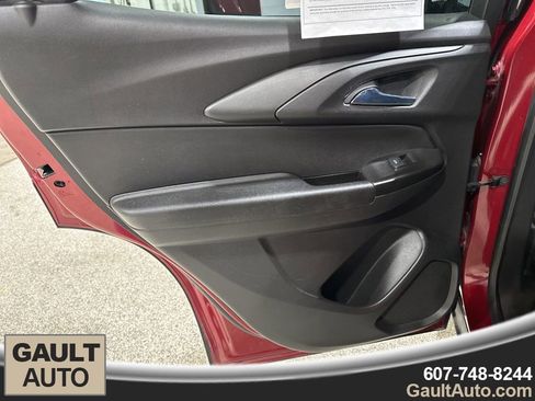 Used 2021 Chevrolet TrailBlazer RS w/ Sun and Liftgate Package image 13