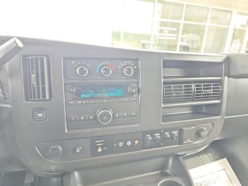 Used 2017 Chevrolet Express 2500 RWD image 24