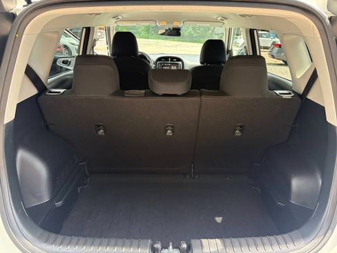 Used 2025 Kia Soul LX w/ LX Technology Package FWD image 28