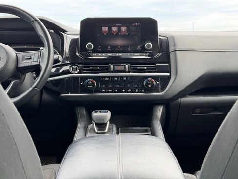 Used 2022 Nissan Pathfinder SV w/ SV Black Package image 24