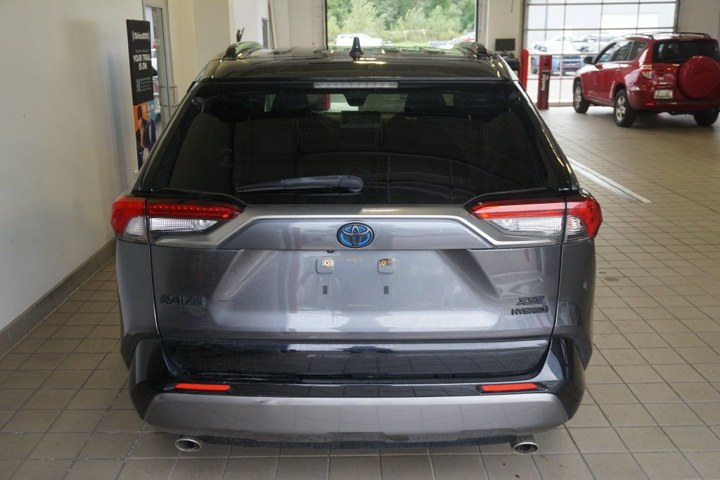 Used 2021 Toyota RAV4 XSE w/ XSE Grade Weather Package AWD/4WD image 9