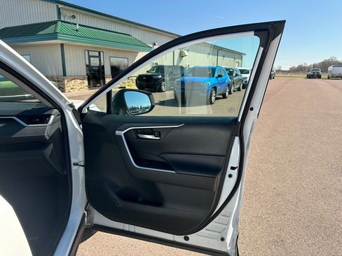 Used 2019 Toyota RAV4 XLE w/ Convenience Package AWD/4WD image 29