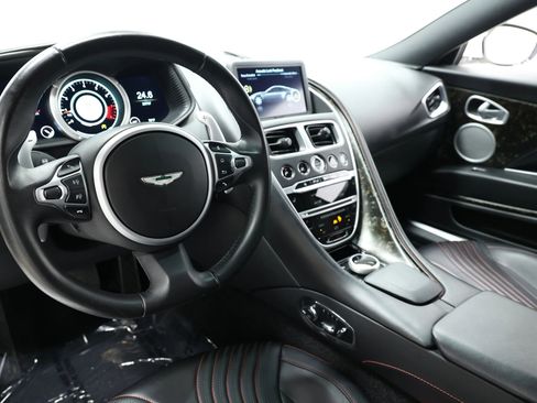 Used 2018 Aston Martin DB11 Coupe image 39