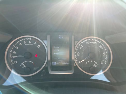 Used 2019 Toyota Tacoma SR5 AWD/4WD image 16