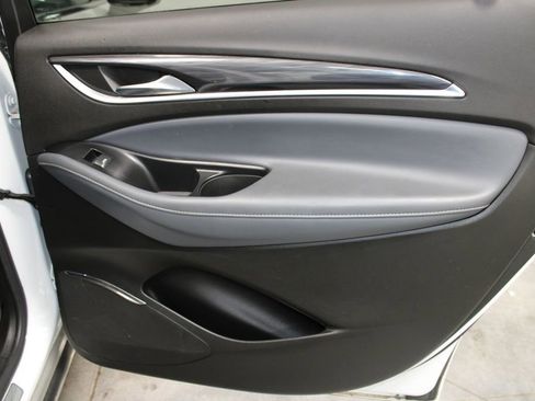 Used 2023 Buick Enclave Essence image 31