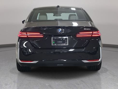 New 2026 BMW 530i w/ Premium Package image 4