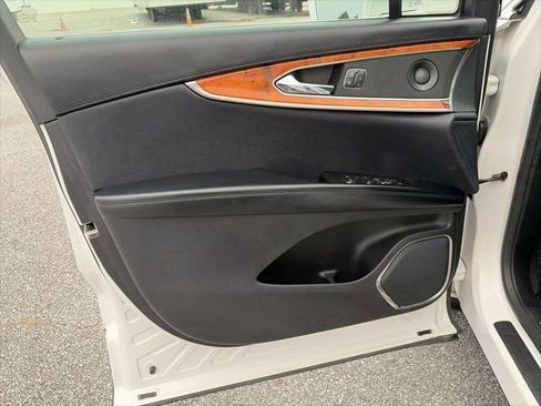 Used 2019 Lincoln Nautilus Select w/ Class II Trailer Tow Package image 10