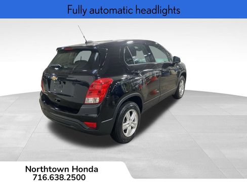 Used 2021 Chevrolet Trax LS image 9