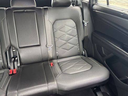 Used 2025 Volkswagen Atlas Cross Sport SE image 33