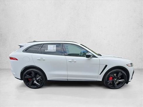 Certified 2024 Jaguar F-PACE SVR image 4
