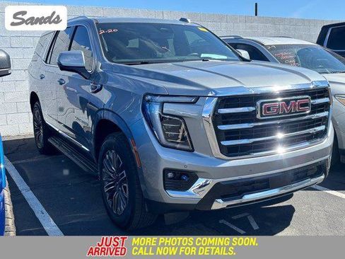 Used 2025 GMC Yukon Elevation image 1