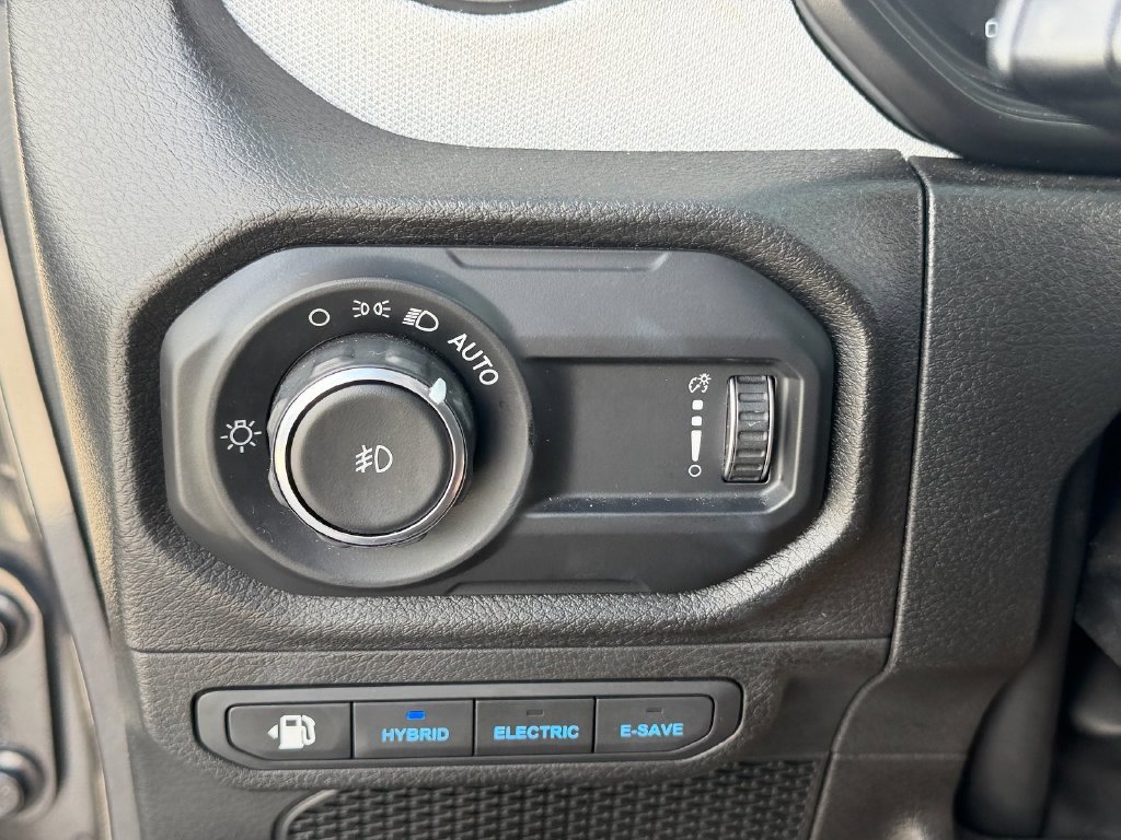 Used 2024 Jeep Wrangler Unlimited AWD/4WD image 25