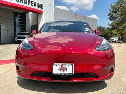 Used 2024 Tesla Model Y Long Range AWD/4WD image 3