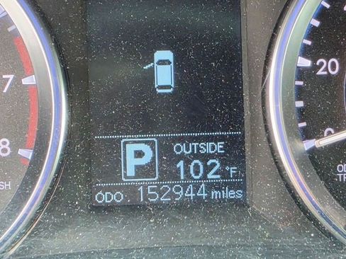 Used 2015 Toyota Highlander Plus FWD image 3